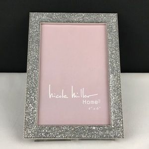Nicole Miller, **Last One** ‘Silver Sparkle’ Picture frame. 4“x6”. NWT